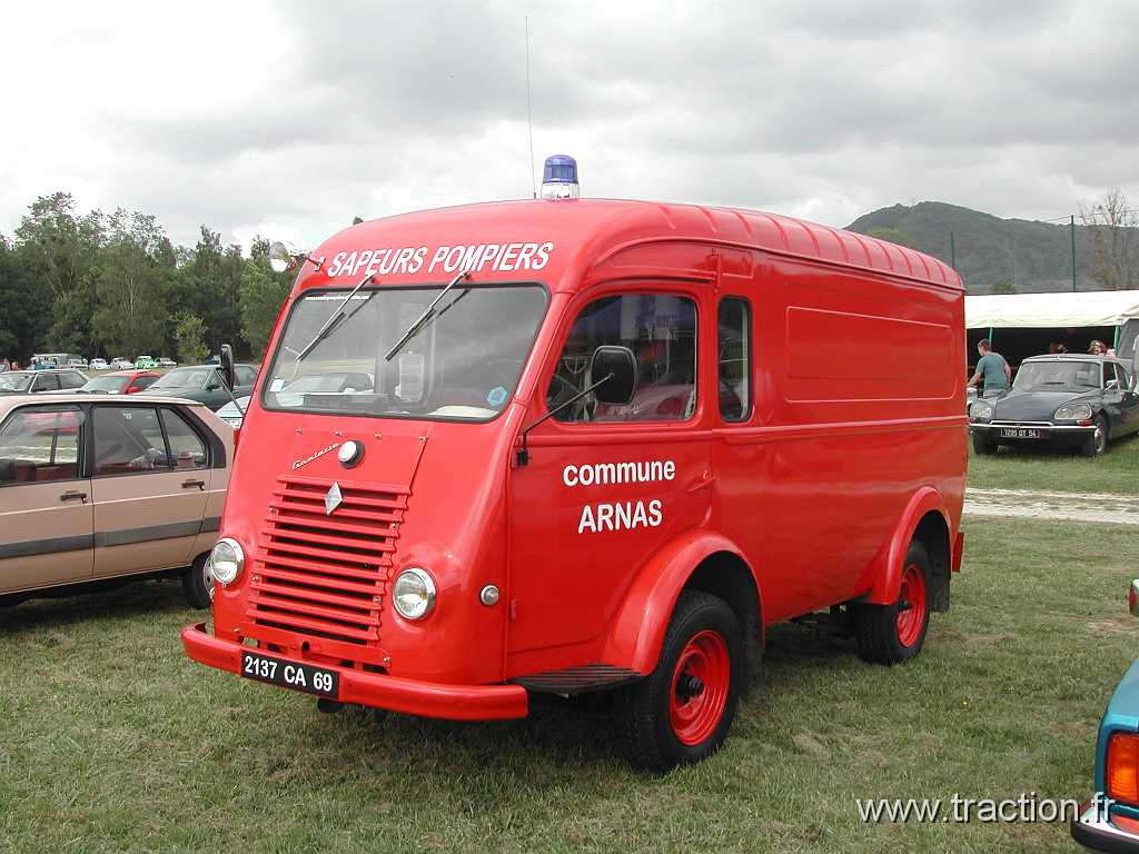 2014_Madine (53).JPG - 29ème Retro Meus'Auto au Lac de Madine, fourgon Renault Galion Sapeurs Pompiers Arnas